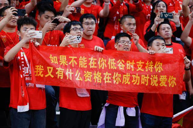 图片报：16岁艾希霍恩索要1000万欧签字费，多特认为太高退出竞争
